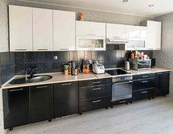 Kitchen design with black bottom and white top