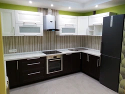 Kitchen design with black bottom and white top