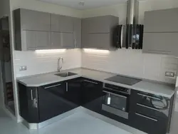 Kitchen Design With Black Bottom And White Top