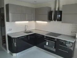 Kitchen design with black bottom and white top