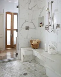 Мәрмәр плиткалары бар ванна бөлмесінің дизайны