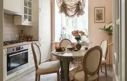 Фото интерьер маленькой кухни с круглым столом