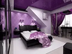 Інтэр'ер спальні з фіялетавымі шпалерамі фота