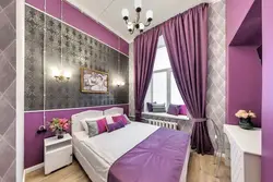 Интерьер спальни с фиолетовыми обоями фото