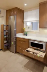 Халадзільнік у куце кухні фота ў інтэр'еры