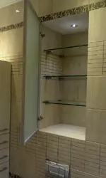 Ванна бөлмесінің фотосуретіндегі кіріктірілген шкафтар
