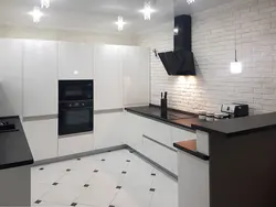 Дызайн сцен на кухні без верхніх шаф