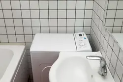 Дизайн ванной комнаты с вертикальной стиральной машиной