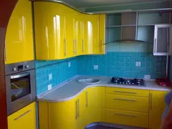 Дызайн кухні сіне жоўтага колеру