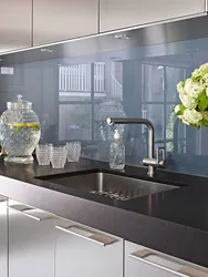 Glass panel for kitchen photo