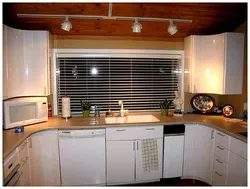 Дизайн кухни с одним окном и котлом