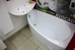 Фото угловая ванная маленький размер