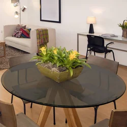 Дизайн стеклянный столик в гостиной