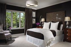 Curtain design for bedroom with brown furniture