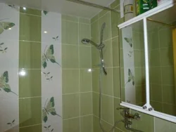 Дизайн ванны из пластиковых панелей и плитки