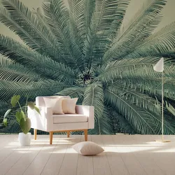 Yashash xonasining ichki qismidagi palma daraxtlari fotosurati