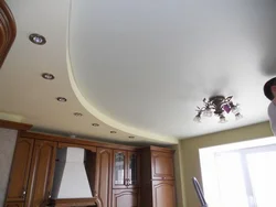 Photo of a satin ceiling in the kitchen