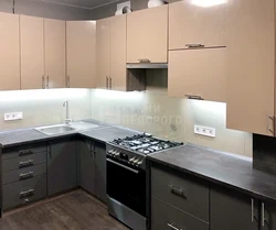 Ошхона хокистарӣ поёни сафед боло акс countertop