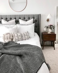 Спальня з шэрым ложкам дызайн фота