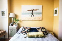 What photos can be hung in the bedroom