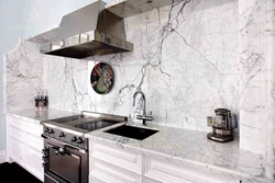 Ошхона бо countertop мармарӣ ва акс splashback