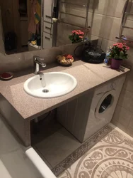 Шустушӯй Дар Countertop Дар Акс Ванна