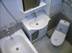 Дызайн ванны з туалетам і душавой кабінай у хрушчоўцы фота