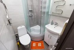 Дызайн ванны з туалетам і душавой кабінай у хрушчоўцы фота