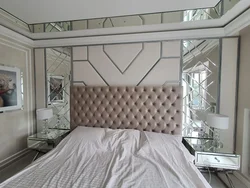 Зеркальное панно в интерьере спальни фото
