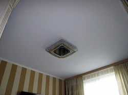 Yataq otağı fotoşəkilindəki parça tavan