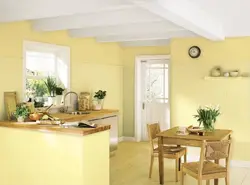 Інтэр'ер кухні з жоўтымі сценамі фота