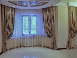 Дизайн эркерных штор для гостиной