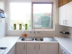 Интерьер на кухне у окна хрущевка фото