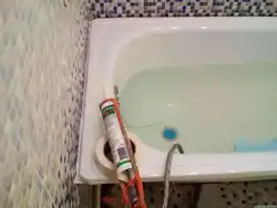 Seal bathtub cracks photo