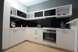 Белая стеклянная кухня фото