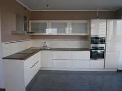 White glass kitchen photo