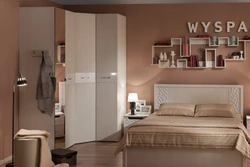 Шкафы в спальню в современном стиле в маленькой комнате фото