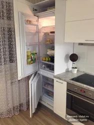 Как поставить холодильник на маленькой кухне фото