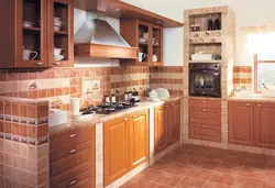Кухня светлая угловая с холодильником фото
