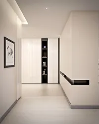 Koridorun daxili fotoşəkilində minimalizm tərzi