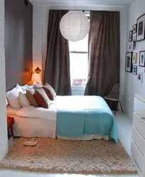 Интерьер маленькая спальня с одним окном фото