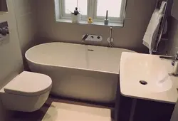 Интерьер с овальной ванной