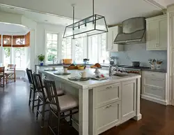 Кухня с островом в загородном доме дизайн фото