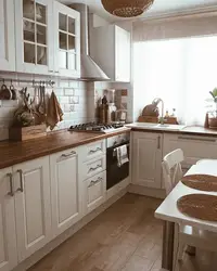 Небольшая кухня с окном дизайн