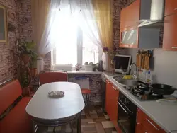 Дызайн кухні ў хрушчоўцы з канапай