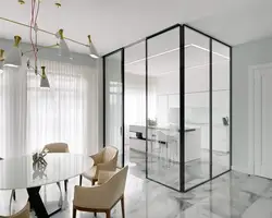 Дизайн гостиной со стеклом