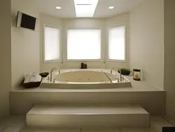 Угловая ванна с окном дизайн