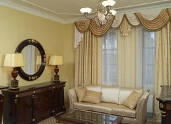 Оформление окон в гостиной с двумя окнами фото
