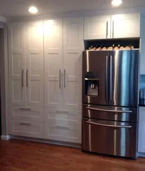 Как встроить холодильник в прихожей фото