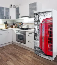Кухня с красным холодильником интерьер фото
